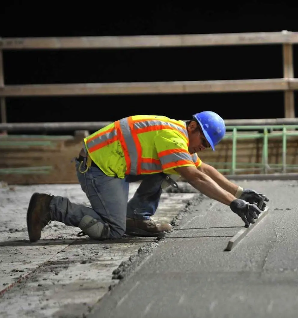 Concreting the road shoulders